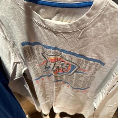 A lot of five men’s T-shirts XL OKC Thunder