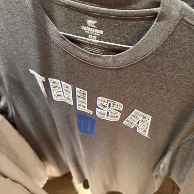 A lot of five men’s T-shirts XL OKC Thunder