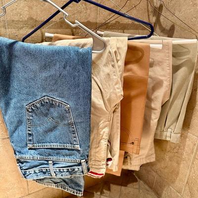 Men’s miscellaneous jeans and pants. Size 38.