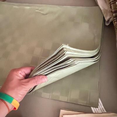 Nice Variety of Table Linens: Napkins, Placemats, & Napkin Holders (DR-SS)