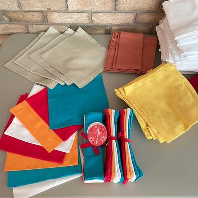 Nice Variety of Table Linens: Napkins, Placemats, & Napkin Holders (DR-SS)