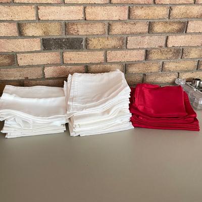 Nice Variety of Table Linens: Napkins, Placemats, & Napkin Holders (DR-SS)