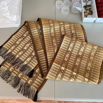 Nice Variety of Table Linens: Napkins, Placemats, & Napkin Holders (DR-SS)
