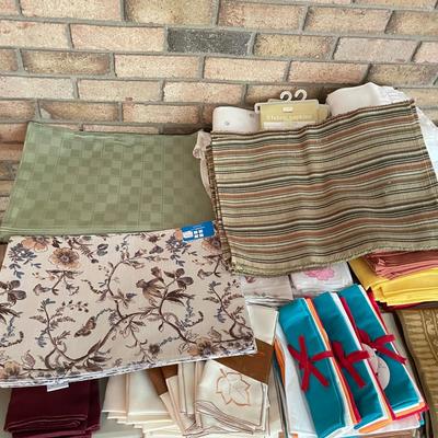 Nice Variety of Table Linens: Napkins, Placemats, & Napkin Holders (DR-SS)