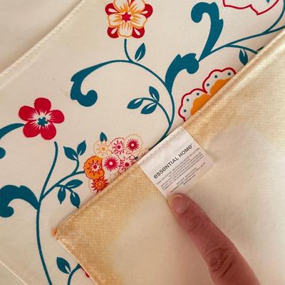 Nice Variety of Table Linens: Napkins, Placemats, & Napkin Holders (DR-SS)