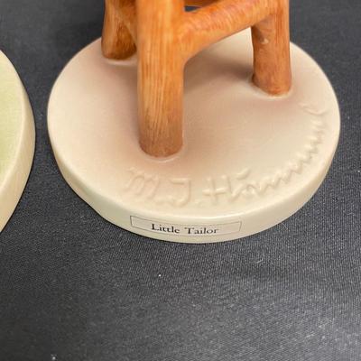 Little Employees: 11 Hummel Figures (DR-SS)