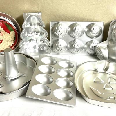 Huge Wilton Cake Pan Lot with Cake Toppers - Wonder Woman - Christmas - Halloween - Thanksgiving and More