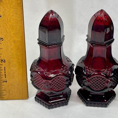 Vintage Avon Cape Cod Salt & Peper Shakers - 2 sets