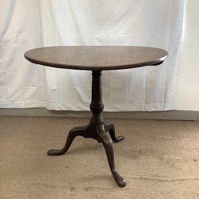 1130 Antique Round Mahogany Tilt top Table