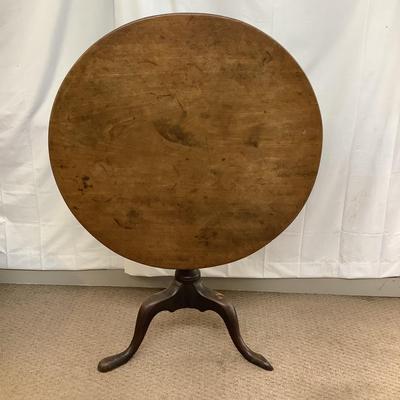 1130 Antique Round Mahogany Tilt top Table