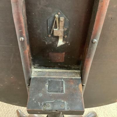 1130 Antique Round Mahogany Tilt top Table