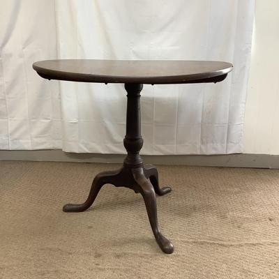 1130 Antique Round Mahogany Tilt top Table