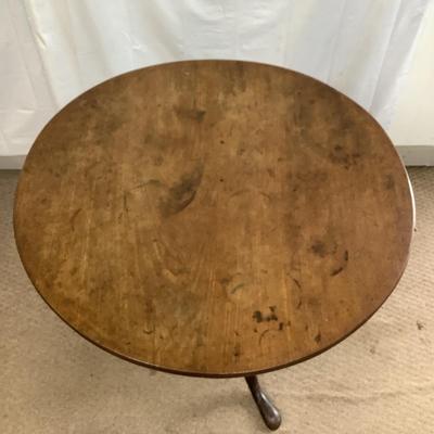 1130 Antique Round Mahogany Tilt top Table