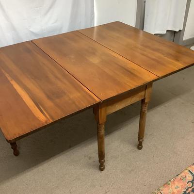 1138 Antique Cherry Dropleaf Table
