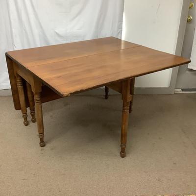 1138 Antique Cherry Dropleaf Table