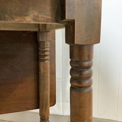 1138 Antique Cherry Dropleaf Table