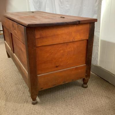 1141 Antique Primitive Style Flip-top Chest