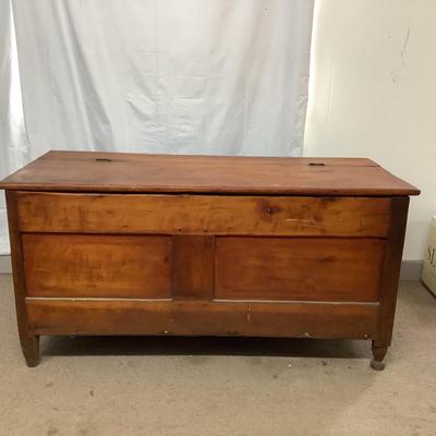 1141 Antique Primitive Style Flip-top Chest