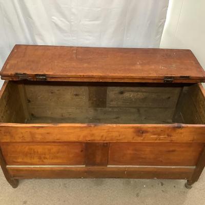 1141 Antique Primitive Style Flip-top Chest