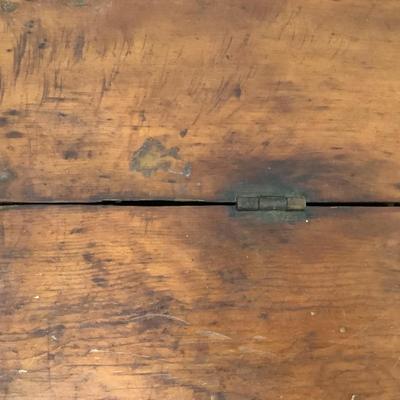 1141 Antique Primitive Style Flip-top Chest