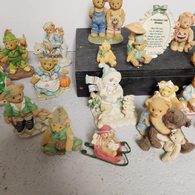 Cherished teddies lot
