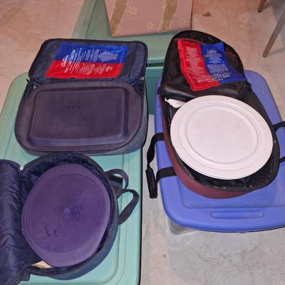 set of 3 Pyrex bowls w/lids & hot/cold carries