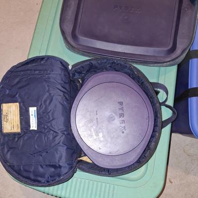 set of 3 Pyrex bowls w/lids & hot/cold carries