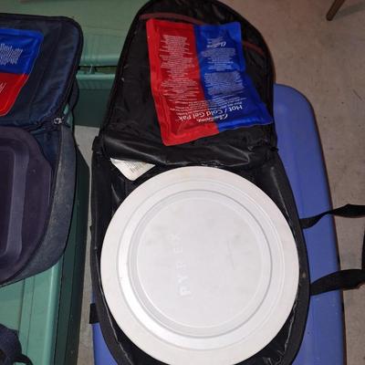 set of 3 Pyrex bowls w/lids & hot/cold carries