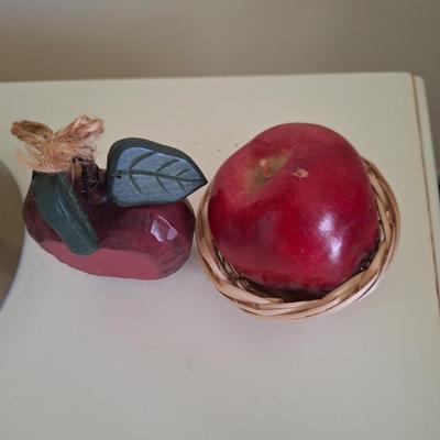 2 apple decor