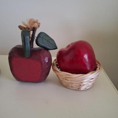 2 apple decor