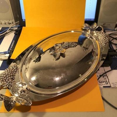 Vintage Godinger Silver Plated Large Grape Covered Tray for an Oval Pyrex Dish (Not Included) Preowned from an Estate (Size 10” x...