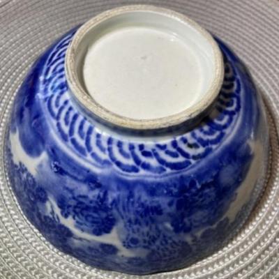 Vintage Asian Style Flow Blue Porcelain Bowl 7" Diameter in VG Preowned Condition.