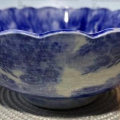 Vintage Asian Style Flow Blue Porcelain Bowl 7" Diameter in VG Preowned Condition.