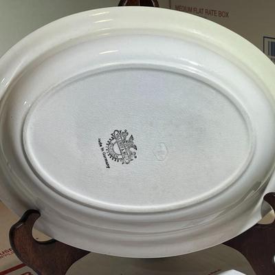 Vintage Villeroy & Boch: Blue Onion Vegetable Serving Bowl 8" x 10.5" in Good Preowned Condition.