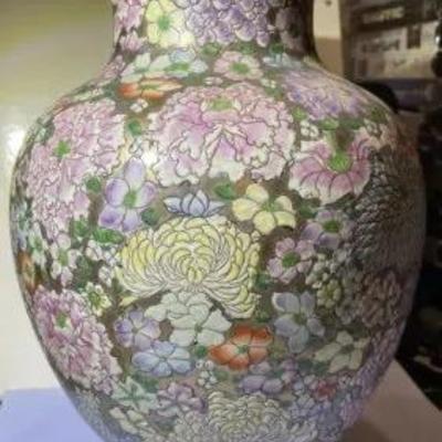 Vintage Hand Decorated Macau China Porcelain Ware 11-3/4" Tall Vase in VG Preowned Condition.