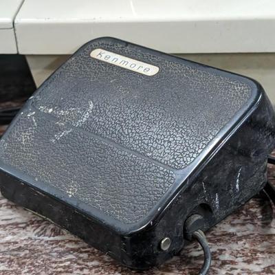 Vintage Working Sears Kenmore 16250 Zig Zag Sewing Machine with Green Plastic Supply Box