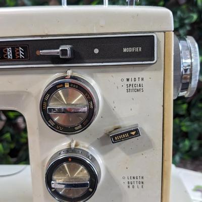 Vintage Working Sears Kenmore 16250 Zig Zag Sewing Machine with Green Plastic Supply Box