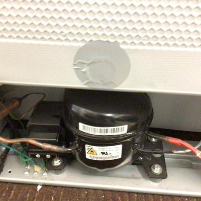 Midea Mini Refridgerator