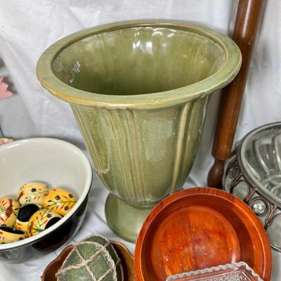 large collectibles lot, Vases, Shell Bunny