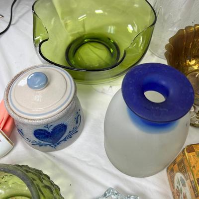 large collectibles lot, Vases, Shell Bunny