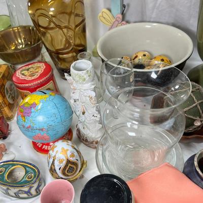 large collectibles lot, Vases, Shell Bunny