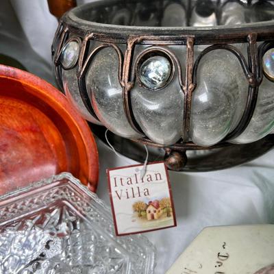 large collectibles lot, Vases, Shell Bunny