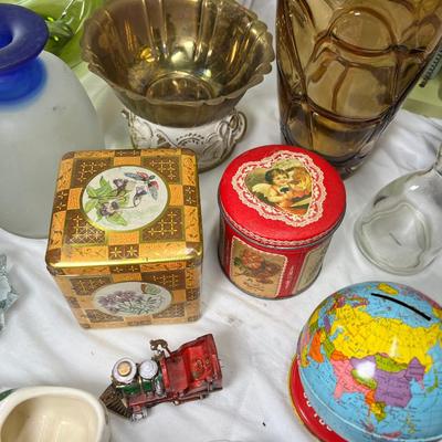 large collectibles lot, Vases, Shell Bunny