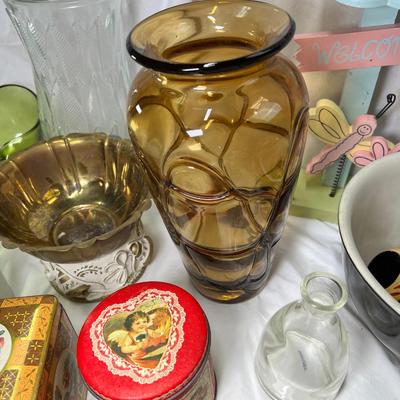 large collectibles lot, Vases, Shell Bunny