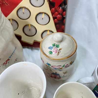 West Bend bean pot, collectible coffee cups