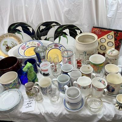 West Bend bean pot, collectible coffee cups
