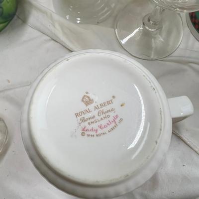 West Bend bean pot, collectible coffee cups