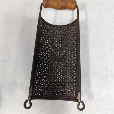Grater With Wooden Handle 1/2 Round Shape