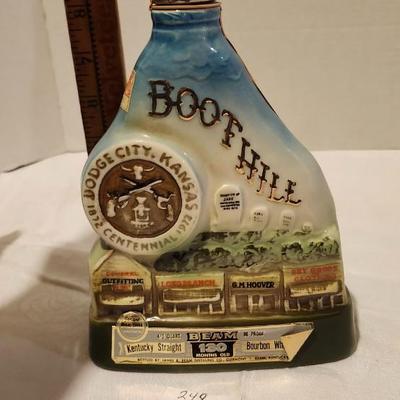 1971 Ezra Brooks Kansas WSU Wheat Shocker Whiskey Decanter