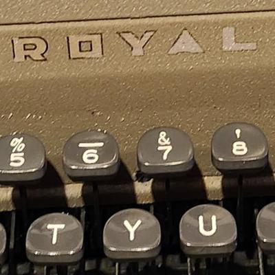 Vintage Tan and Green Royal Quiet De Luxe Portable Typewriter w/ Carrying Case and Typewriting books